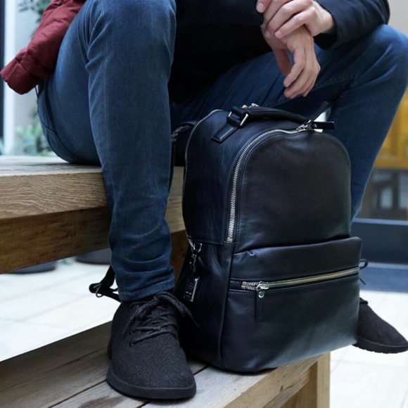 Allbirds all black with gray laces wool runners - Picture 4 of 8